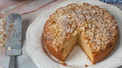 Η μηλόπιτα κέικ της Αργυρώς Μπαρμπαρίγου