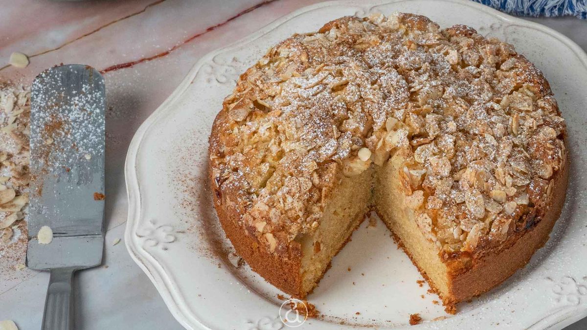 Η μηλόπιτα κέικ της Αργυρώς Μπαρμπαρίγου