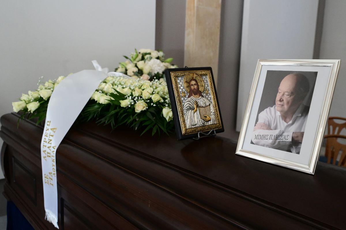 Φωτογραφίες από το λαικό προσκύνημα του Μίμη Πλέσσα