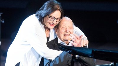 Ο Μίμης Πλέσσας με τη Νανά Μούσχουρη