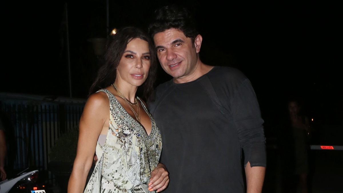 Η Κέλλυ Κελεκίδου και ο Νίκος Κούρκουλης σε βραδινή έξοδο.
