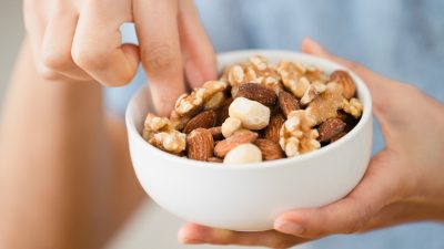 Ξηροί καρποί σε μπολ