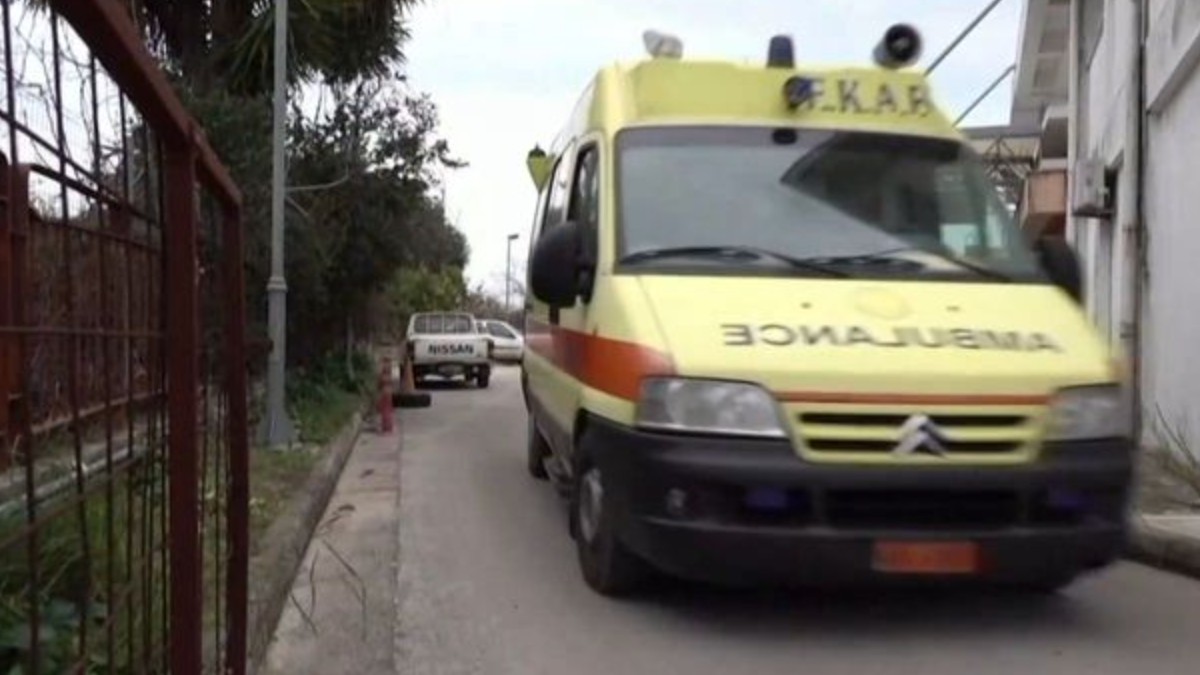 Ασθενοφόρο στο δρόμο