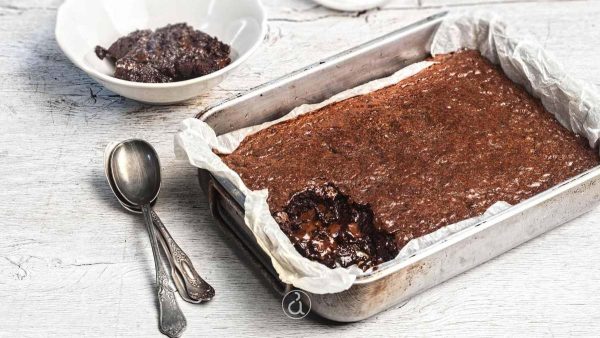 Σοκολατόπιτα από την Αργυρώ Μπαρμπαρίγου