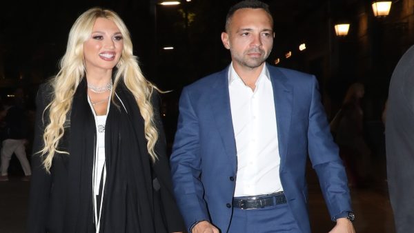Η Κωνσταντίνα Σπυροπούλου και ο Βασίλης Σταθοκωστόπουλςο σε έξοδο