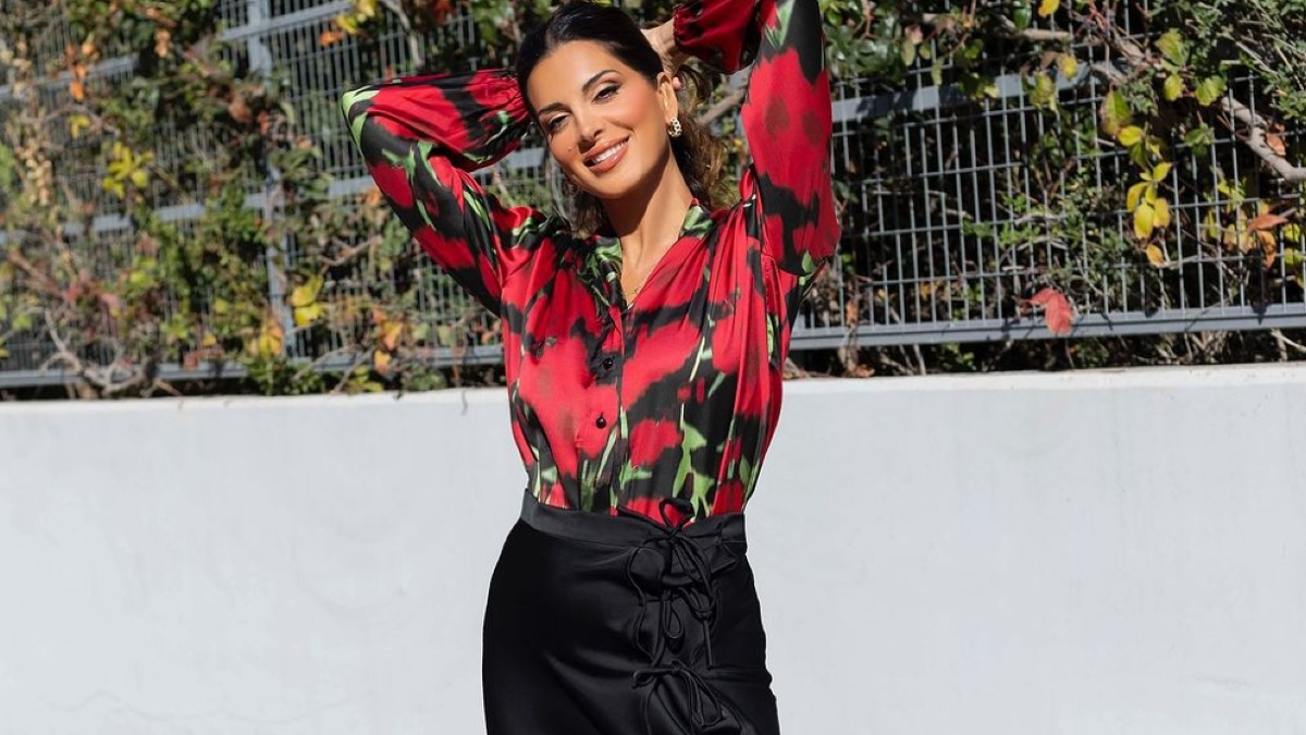 Η Σταματίνα Τσιμτσιλή ποζάρει με φόρεμα