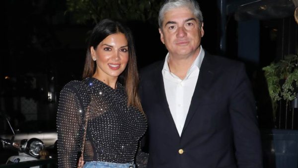 Η Σταματίνα Τσιμτσιλή με τον Θέμη Σοφό σε έξοδό τους