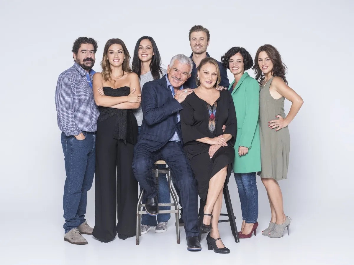 Επίσημη φωτογράφιση για την σειρά του ALPHA, το σόι σου