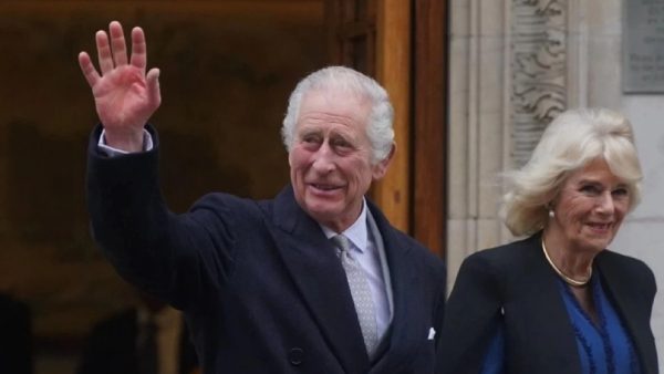 Ο βασιλιάς Κάρολος, μαζί με την βασίλισσα Καμίλα