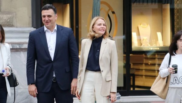 Ο Βασίλης Κικίλιας, μαζί με την σύζυγό του, Τζένη Μπαλατσινού