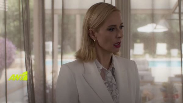 Η Ματίνα στη σειρά VΙΠ Καλά Γεράματα μιλάει στο προσωπικό.