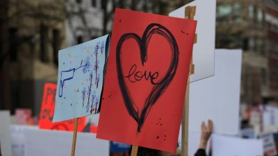 Πανό με συνθήματα