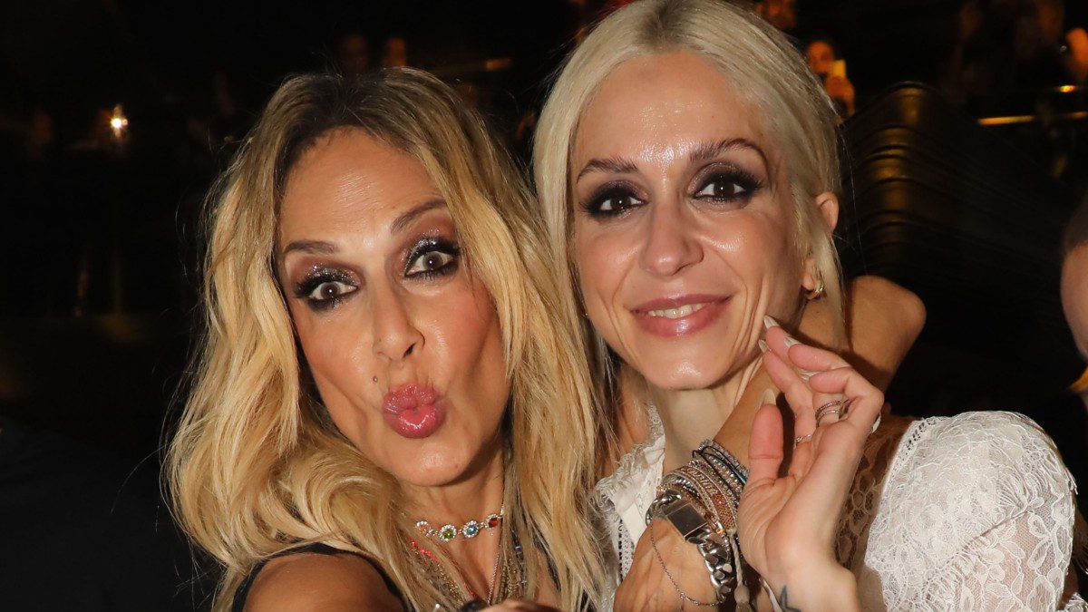 Σοφία Καρβέλα: Ερωτευμένη ξανά - Το πρώτο φιλί στον σύντροφό της και η Άννα Βίσση στο πλευρό της