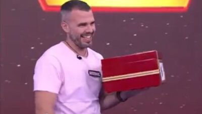 Αντώνης Γιαζιτζόγλου – Συγκινεί ο παίκτης του Deal με το τεχνητό μέλος