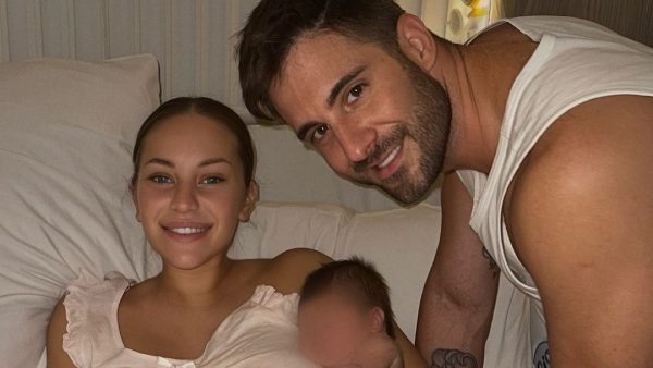 Ανδρομάχη: «Λιώσαμε» με τη γλυκιά αγκαλιά στον μικρό της πρίγκιπα (Φωτογραφία)