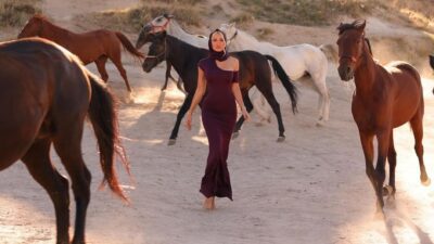 Ιωάννα Τούνη: Ξεκαθαρίζει αν χρησιμοποίησε AI στις πρόσφατες φωτογραφίες της