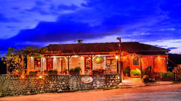 Το Κανέλα και Γαρύφαλλο απολαμβάνει υπέροχη θέα