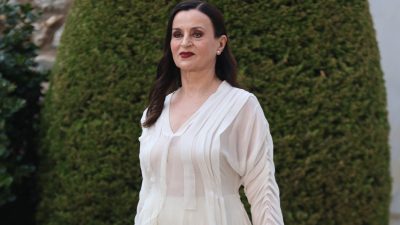 Καρυοφυλλιά Καραμπέτη: «Στις αμοιβές δεν υπάρχει ισοτιμία, οι άνδρες αμείβονται καλύτερα»