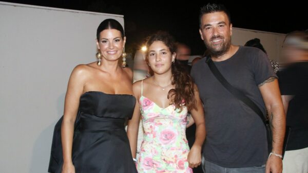 Ο Αϊβάζης με την Κορινθίου και την κόρη τους