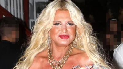 Μαρίνα Σταυράκη - Στηρίζει τον Ντόναλντ Τραμπ και ποζάρει με φόντο τον Λευκό Οίκο