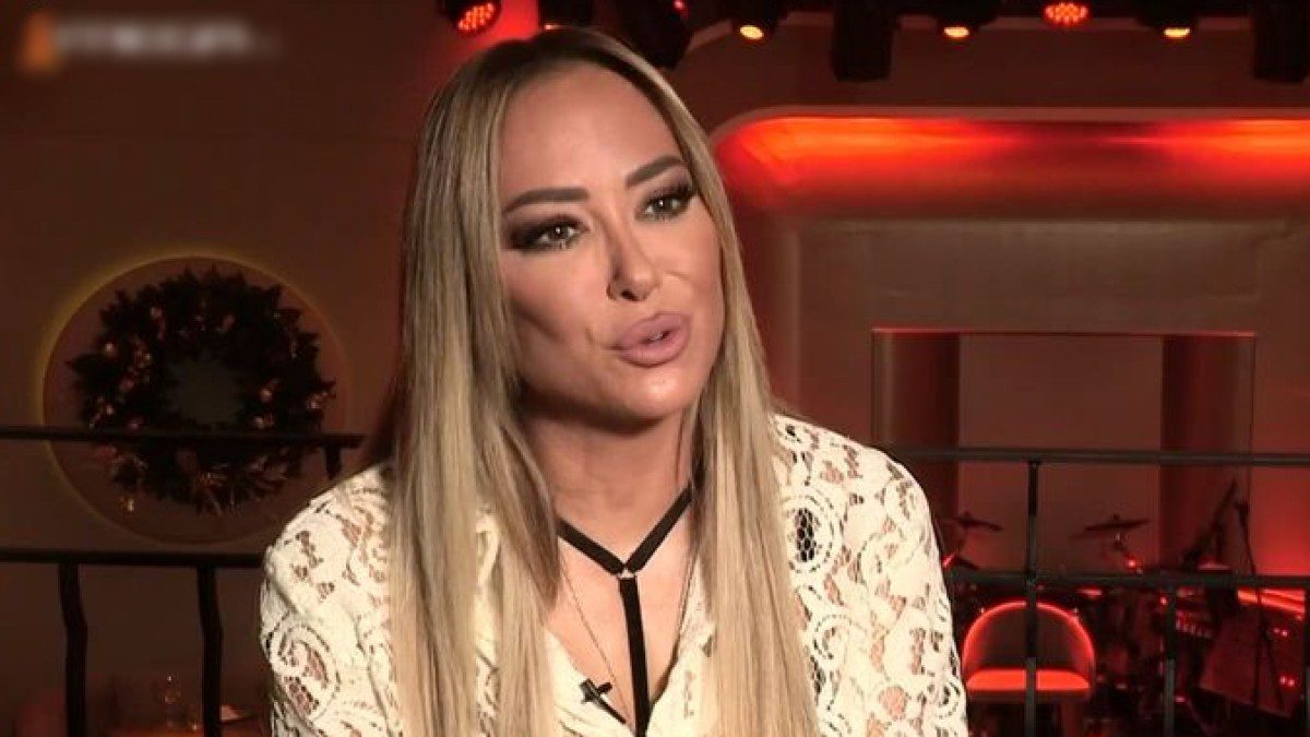 Μελίνα Ασλανίδου: «Το κορίτσι που τραγουδούσε έπαθε κρυοπαγήματα, τη λυπήθηκε η ψυχή μου»