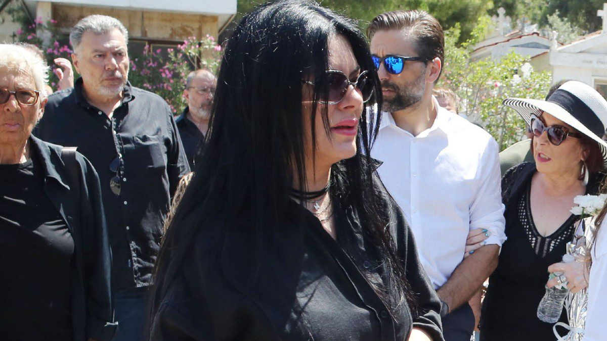 Πένθος για τη Σάννυ Μπαλτζή: «Οι χτύποι στα ρολόγια σου σταμάτησαν απόψε»