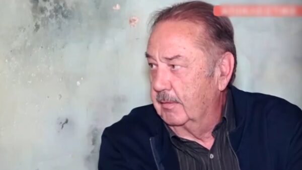 Τάσος Κωστής: «Η πολιτική ορθότητα είναι κλουβί, θα χάσουμε τον ύπνο για να μην πειραχτούν κάποιοι;»