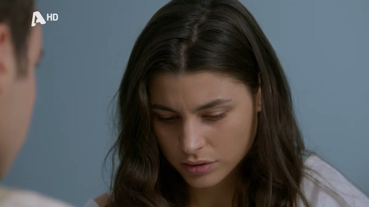 Η Χλόη από τη σειρά Άγιος Έρωτας