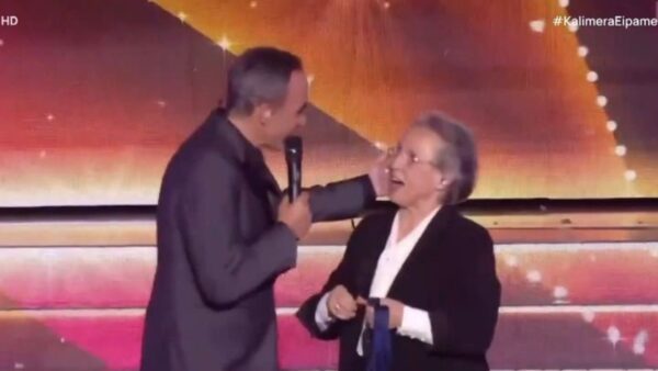 Ο Νίκος Αλιάγας και η μητέρα του στην εκπομπή του