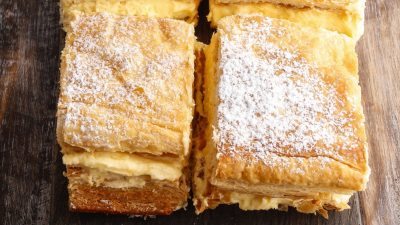 Η μπουγάτσα με κρέμα γιαούρτι