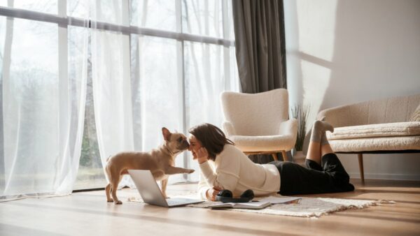 Πώς θα διατηρήσεις το σπίτι σου πεντακάθαρο ακόμη κι αν έχεις κατοικίδιο