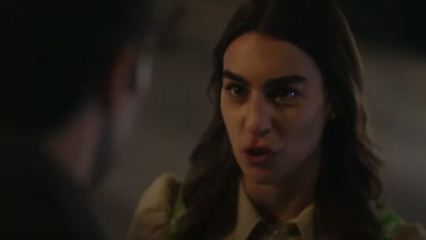 Η Νεφέλη χαστουκίζει τον Βλάσση στη σειρά Ηλέκτρα,