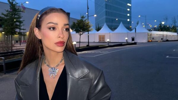 Τη φούστα που αντικαθιστά το τζιν παντελόνι φόρεσε η Ελένη Φουρέιρα