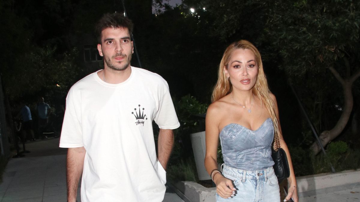 Η Ελένη Βουλγαράκη και ο Φώτης Ιωαννίδης σε βραδινή έξοδο.