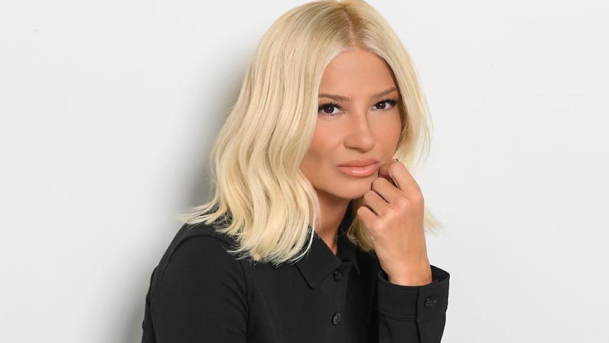 Η Φαίη Σκορδά με total black look