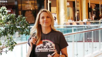 Η Φωτεινή Πετρογιάννη σε παλιά βόλτα της για ψώνια