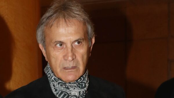 Ο Γιώργος Νταλάρας σε έξοδό του