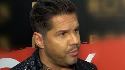 Ο Γιώργος Τσαλίκης στα μπουζούκια