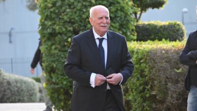 Ο Γιώργος Παπαδάκης απαντάει σε email τηλεθεατή.