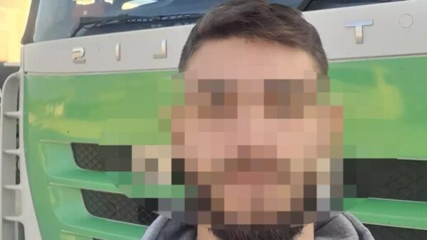 Άφαντος παραμένει ο 30χρονος, που το απόγευμα της Δευτέρας (11/11) φαίνεται να πυροβόλησε εξ επαφής και σκότωσε την 43χρονη Δώρα στο Αγρίνιο, σε άλλη μια γυναικοκτονία