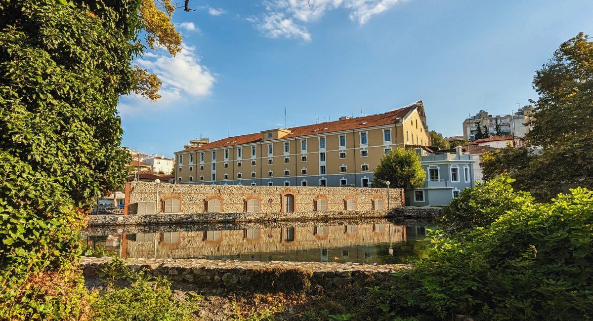 Η ιστορική καπναποθήκη έγινε το πιο πολυσυζητημένο ξενοδοχείο στην καρδιά της Δράμας