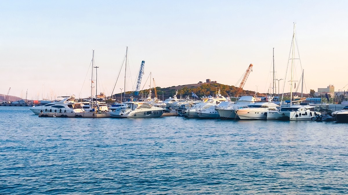 λιμάνι με σκάφη