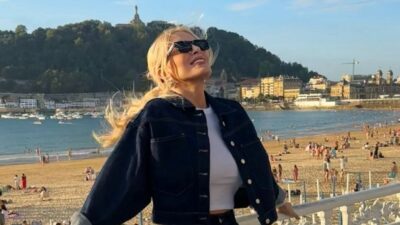 Η Κατερίνα Καινούργιου ανέμελη σε παραλία στην Ισπανία