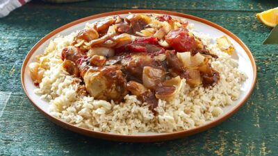 Στιφάδο κοτόπουλο με ρύζι