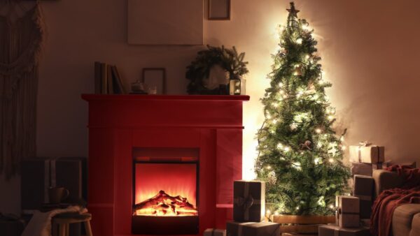 Χριστουγεννιάτικο δέντρο στο σαλόνι