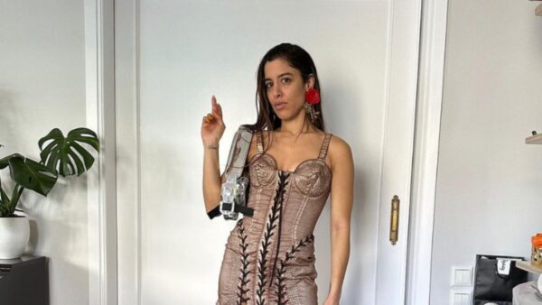 Η Μαρίνα Σάττι σε σπίτι