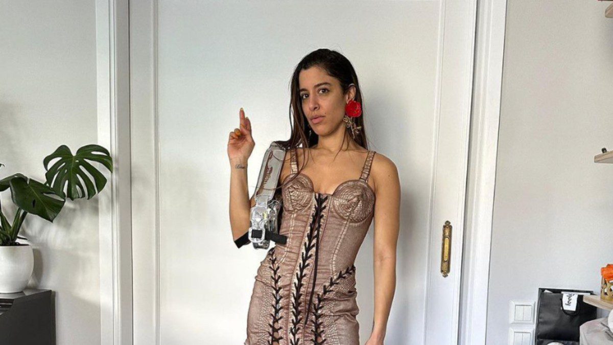 Η Μαρίνα Σάττι σε σπίτι