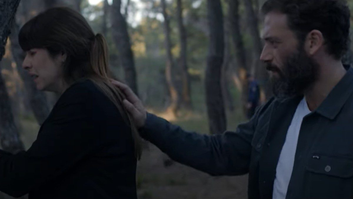 Ψάχνουν την Ειρήνη στο δάσος στην σειρά Μαύροι Πίνακες.