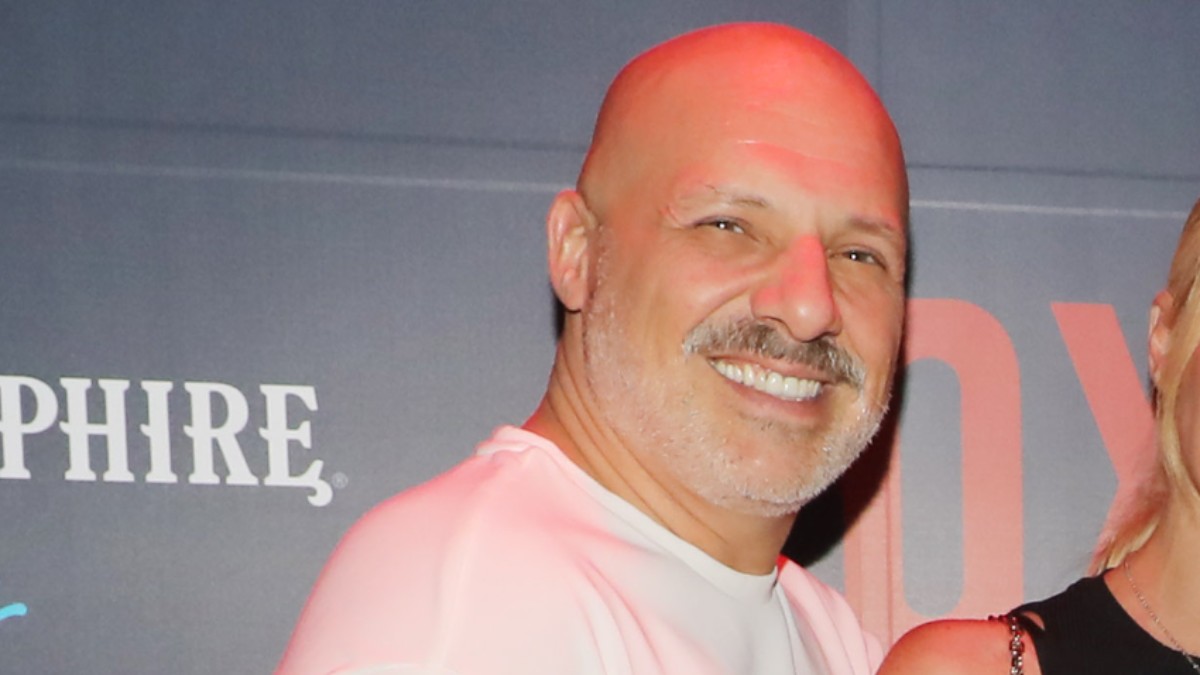 Ο Νίκος Μουτσινάς σε έξοδό του