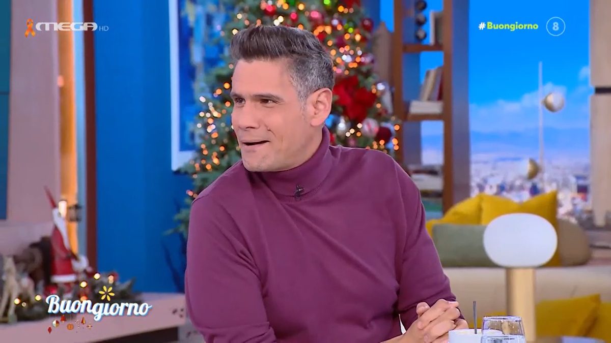 Ο Δημήτρης Ουγγαρέζος με μωβ Ζιβάγκο στο Buongiorno